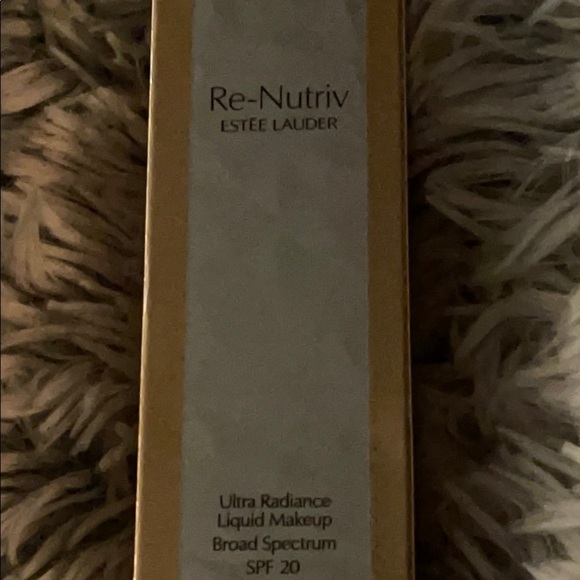 Estée Lauder ultra radiance liquid makeup -6W1 - Picture 9 of 10